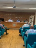 L'assessore Mammi al centro del tavolo nel corso dell'incontro.jpg