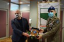 1-Presidente Bonaccini e gen. Lagorio durante la cerimonia di consegna della donazione.jpg