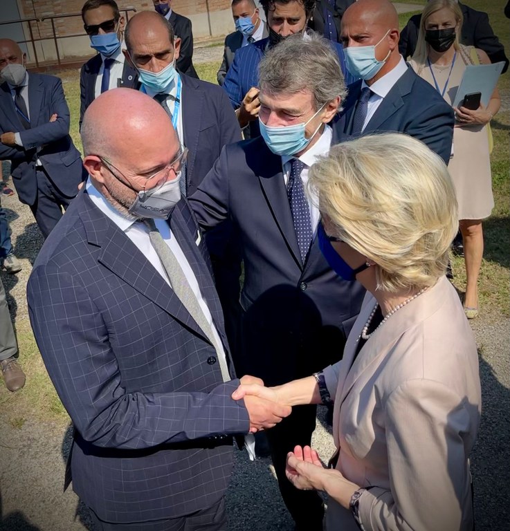 Bonaccini saluta la presidente von der Leyen .jpeg