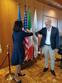 Saluto tra Console e Presidente.jpg