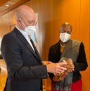 Bonaccini con Ambasciatrice Sudafrica.jpg