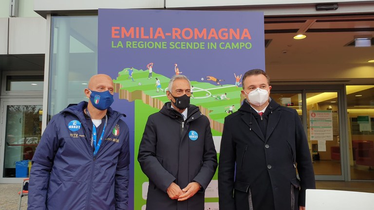 La delegazione della Nazionale di Calcio al CORE di Reggio Emilia con l'assessore Donini (1).jpeg