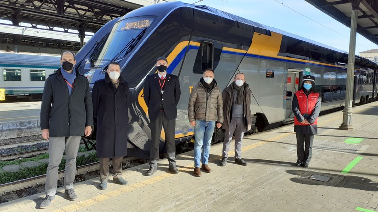 Nuovo treno Rock, partenza da Bologna.jpg
