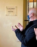 Il presidente Bonaccini scopre la targa dedicata a Zakia Nabil