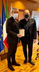 Il presidente Bonaccini con il console Revardeaux