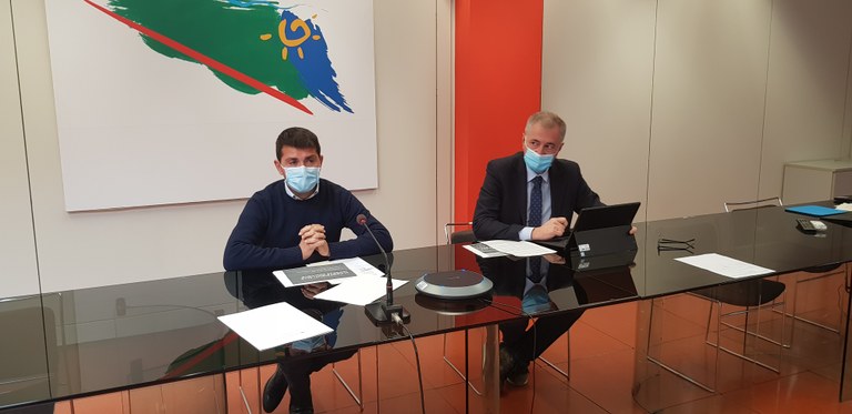 La conferenza stampa  con l'assessore Mammi (a sx) e il direttore generale Agricoltura Valtiero Mazzotti