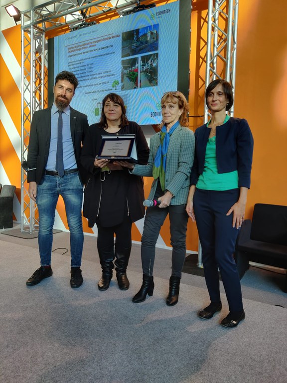 L'assessore Salomoni riceve il premio Ecohitech award