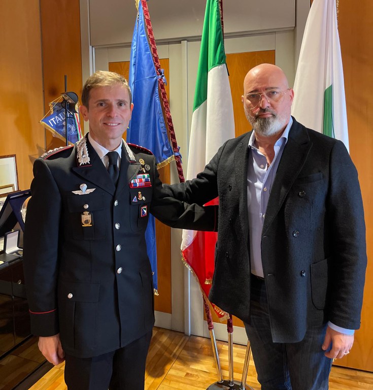 Foto dell’incontro: il nuovo Comandante provinciale dei Carabinieri di Bologna, Rodolfo Santovito, e il presidente della Regione Stefano Bonaccini