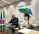 Il presidente Bonaccini e la vicepresidente Schlein durante la conferenza stampa (2)