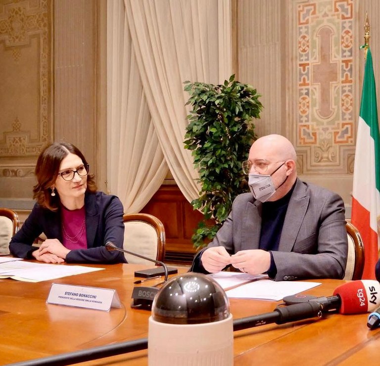 La ministra Gelmini e il presidente Bonaccini
