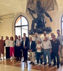Bonaccini, Manghi, Dallari, con dirigenti e atleti della pallavolo italiana