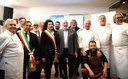 Foto - Il pres. Bonaccini e l'ass. Mammi con sindaci e chef