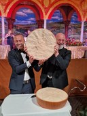 Il presidente Stefano Bonaccini e Nicola Bertinelli, presidente Consorzio Parmigiano Reggiano