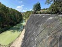 Foto - Cantiere a Fognano, frazione di Brisighella. Rafforzamento argine e parete franata