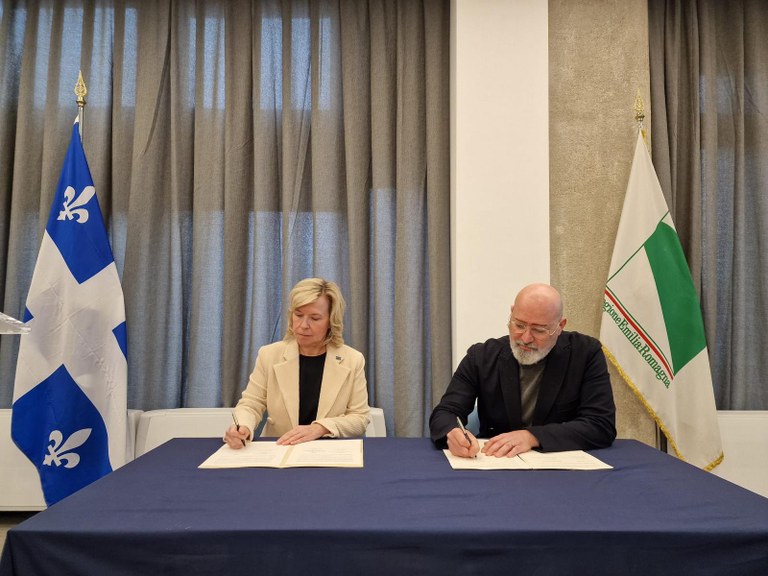 Firma del protocollo: Bonaccini e la ministra Biron