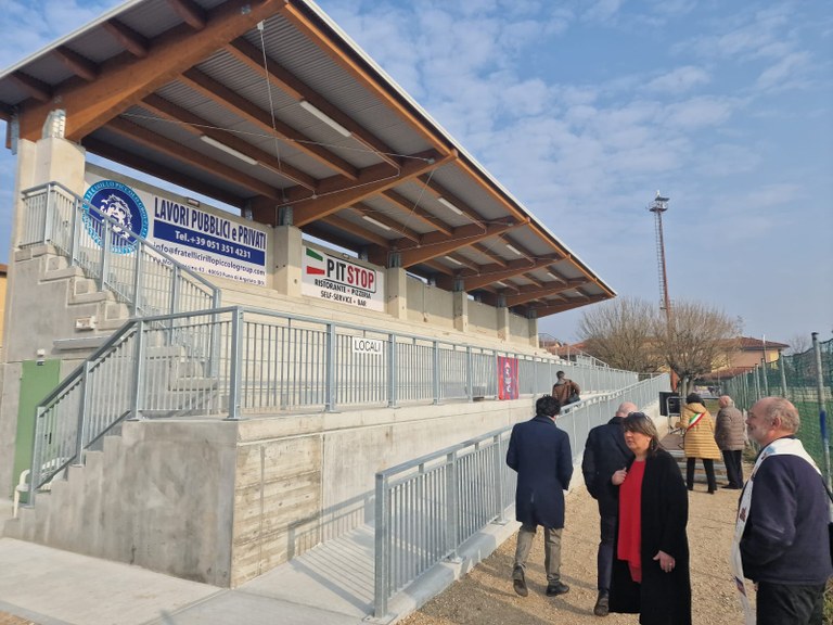 Centro sportivo Bentivoglio - tribuna vista dall'esterno