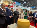 Il Parmigiano Reggiano nello stand della Regione