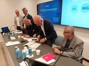 Foto - Il momento della firma
