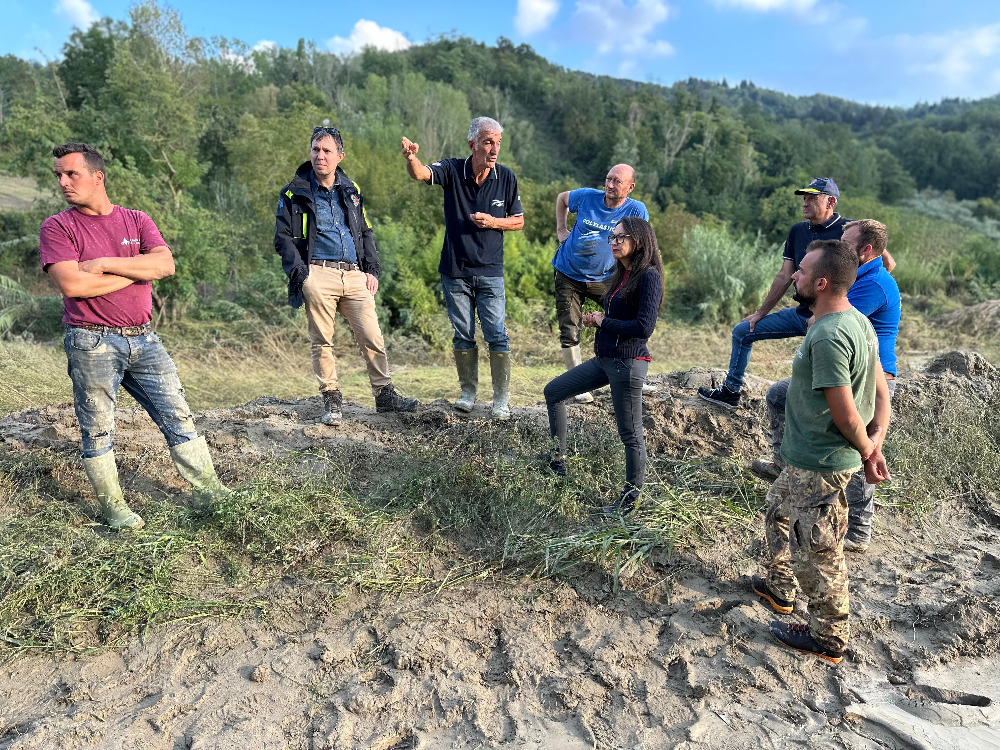 La presidente Priolo con il sindaco Billi e gli abitanti dell'area agricola di via Colombarina a  Castrocaro