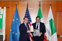 Foto - Il presidente de Pascale e Shawn Crowley, incaricato d’affari dell’Ambasciata degli Stati Uniti a Roma