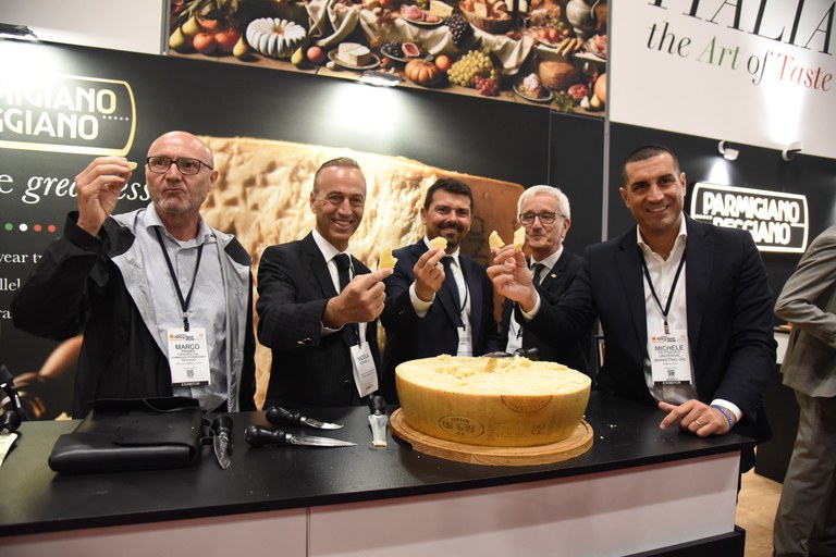Summer Fancy Food Inaugurazione Padiglione Italia e visita Aziende foto Dell'Aquila Fabrizio DSC_7952.JPG