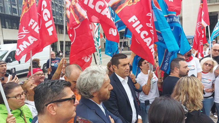 Il presidente de Pascale incontra lavoratori Yoox