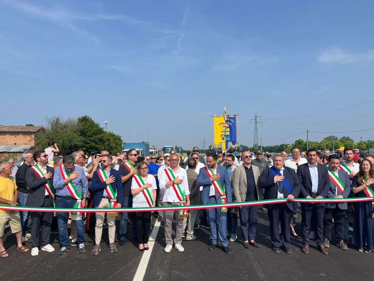 l'esecuzione dell'inno nazionale.jpg