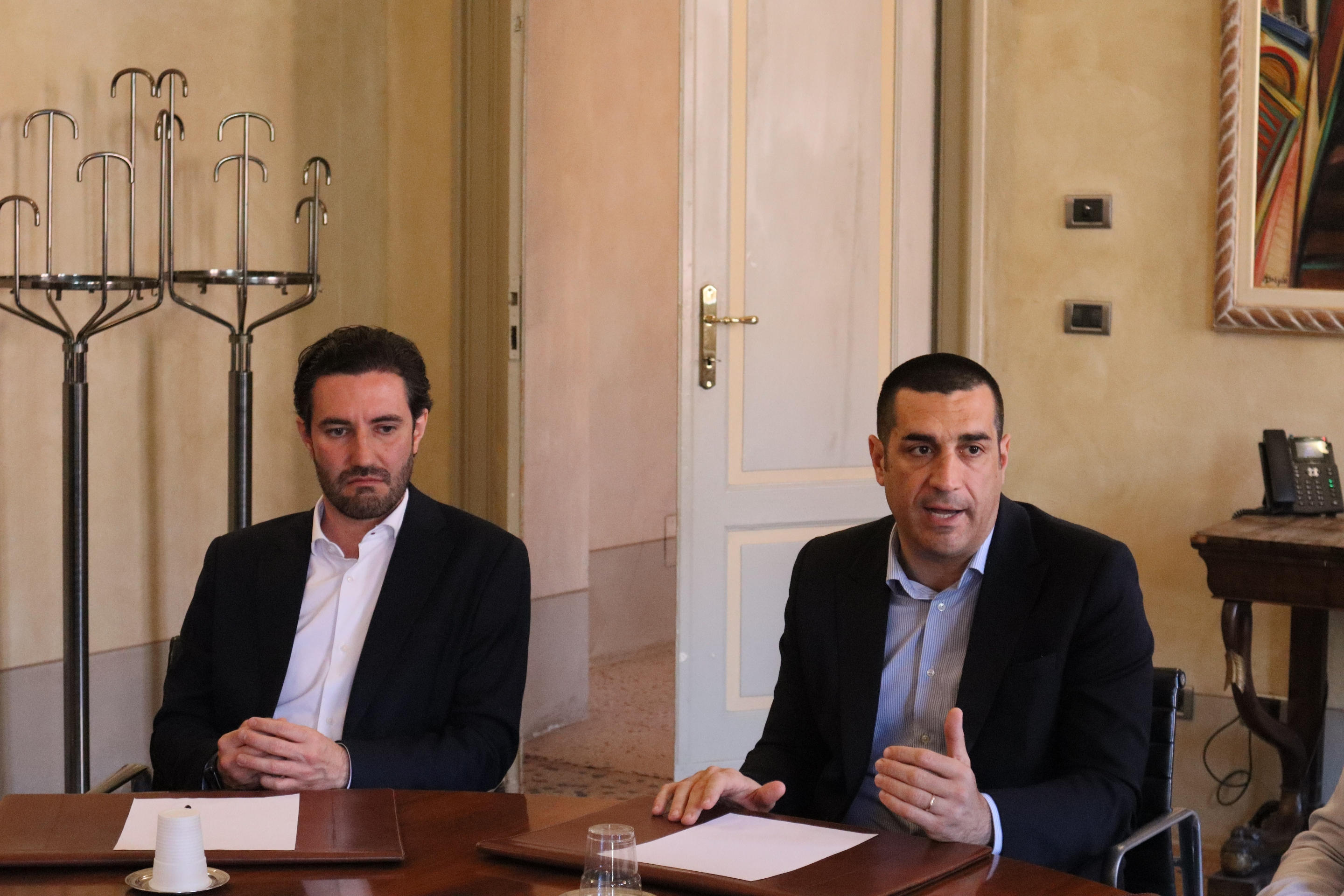 Il sindaco Zanni e il presidente de Pascale durante il punto stampa