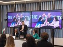 Foto - Il presidente de Pascale interviene nel corso della premiazione