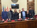 Da sinistra, Matteo Bongiorni, Luca Quintavalla, Isabella Conti, Katia Tarasconi, Ludovico Albasi, Nicoletta Corvi e Francesco Brianzi 