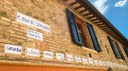 Il muro dei soprannomi a Borgo San Giuliano di Rimini