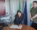 Assessora Mazzoni consegna Pc Ufficio sorveglianza Procura Reggio E.