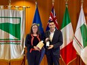 Foto - Il presidente de Pascale e l'ambasciatrice Cowley
